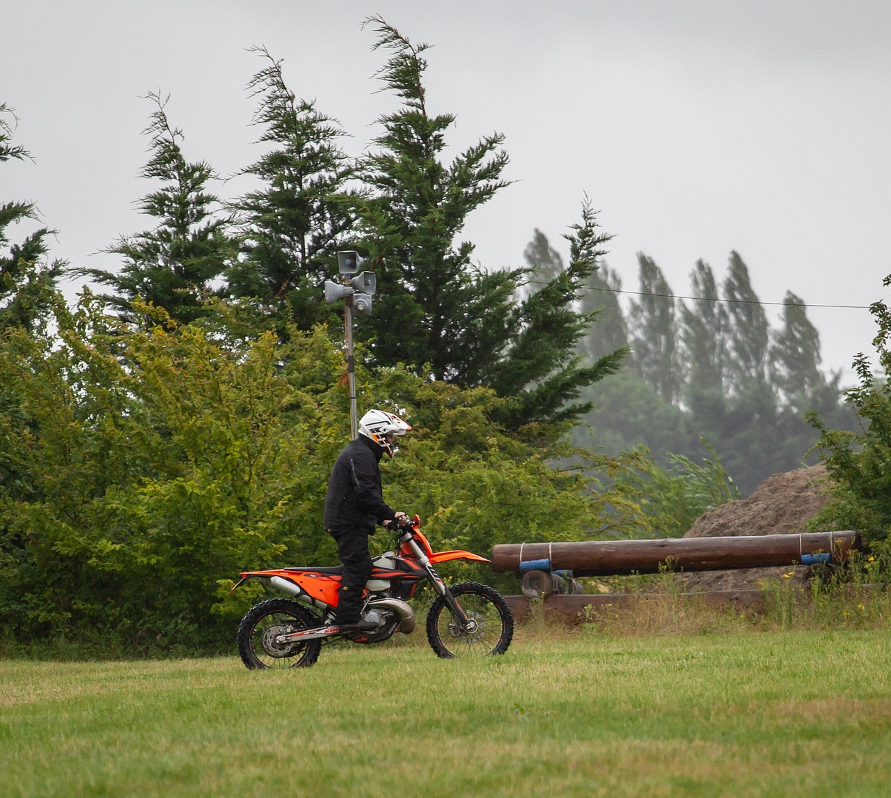 man on motorbike, cross country bike, bike in field, biker on grass, motorbike, riding on grass